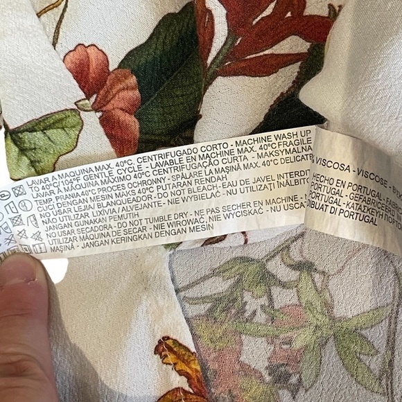 Euc Zara Woman 3/4 sleeve top, floral, v-neck, white/multicolour, size Small. - Picture 9 of 11
